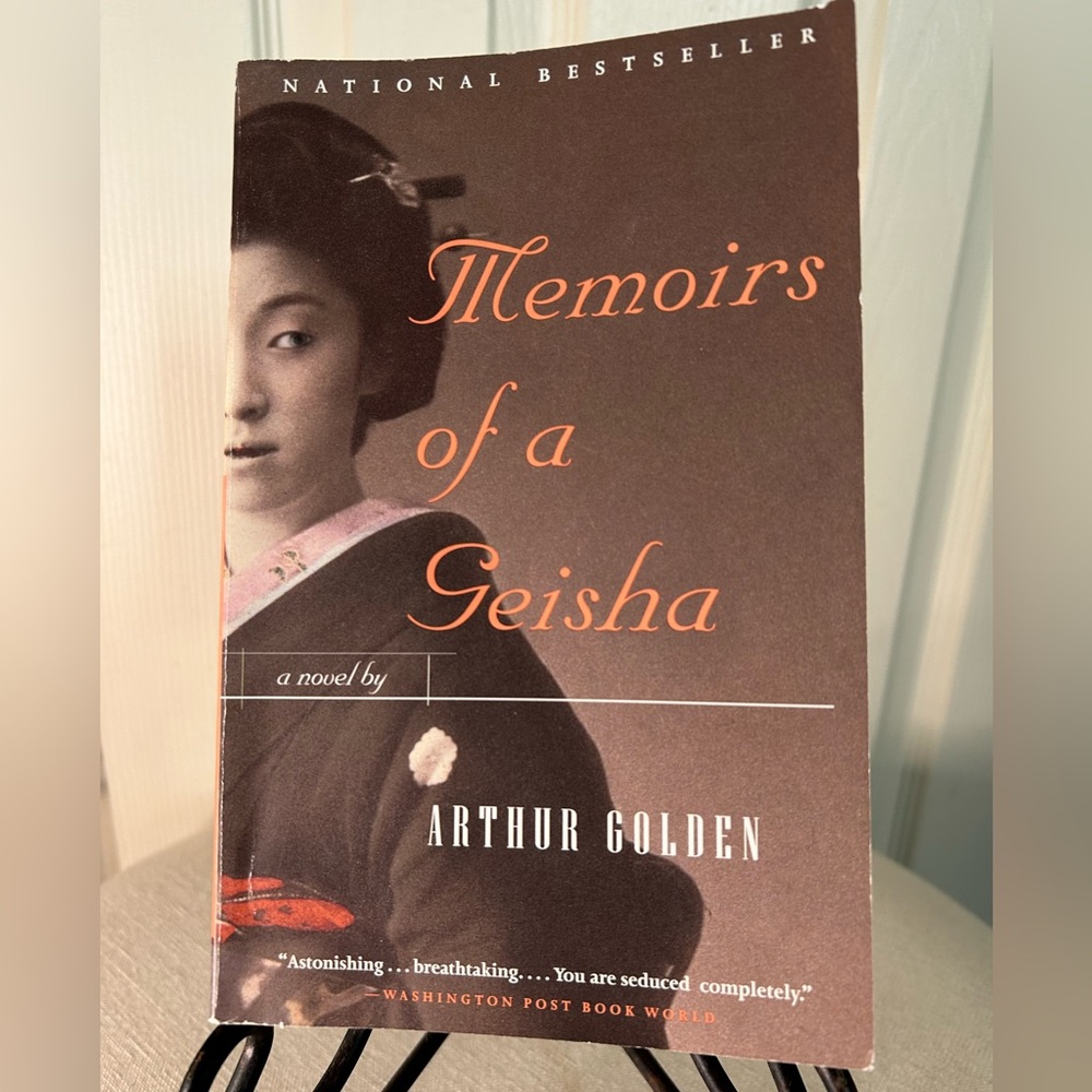 Memoirs of a Geisha Japanese Historical Fiction Novel Soft Cover Book